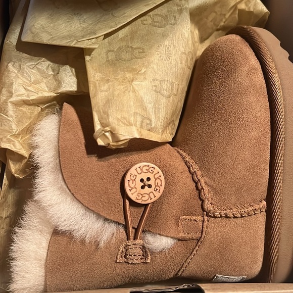 UGG® Bailey Button II Boot - Toddler / Little Kid - Chestnut | NEW in BOX!!🤎🤎 - Picture 9 of 9